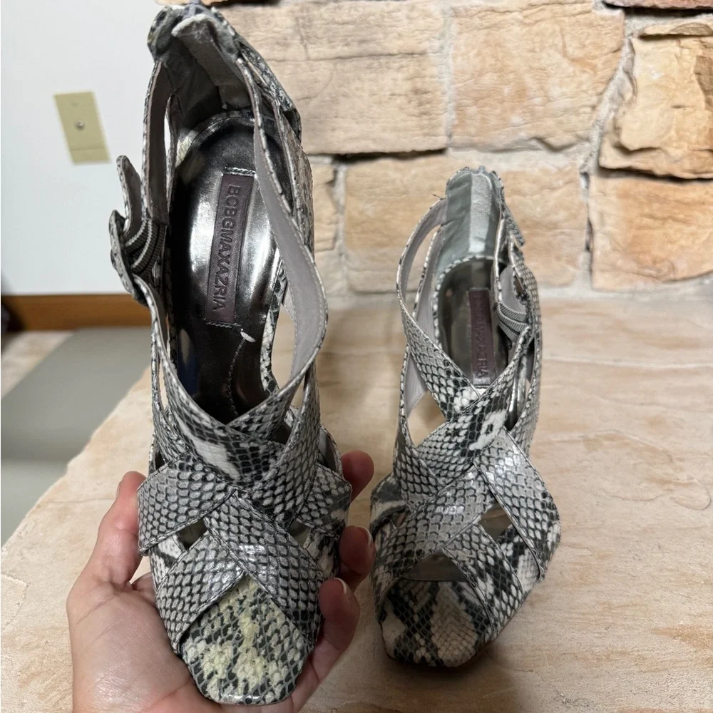 BCBG MaxAzria Ashlee Dove Steel‎ Gray Safari Snake Print Heels Womens Size 7.5